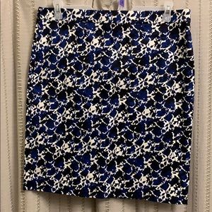Blue pattern pencil skirt